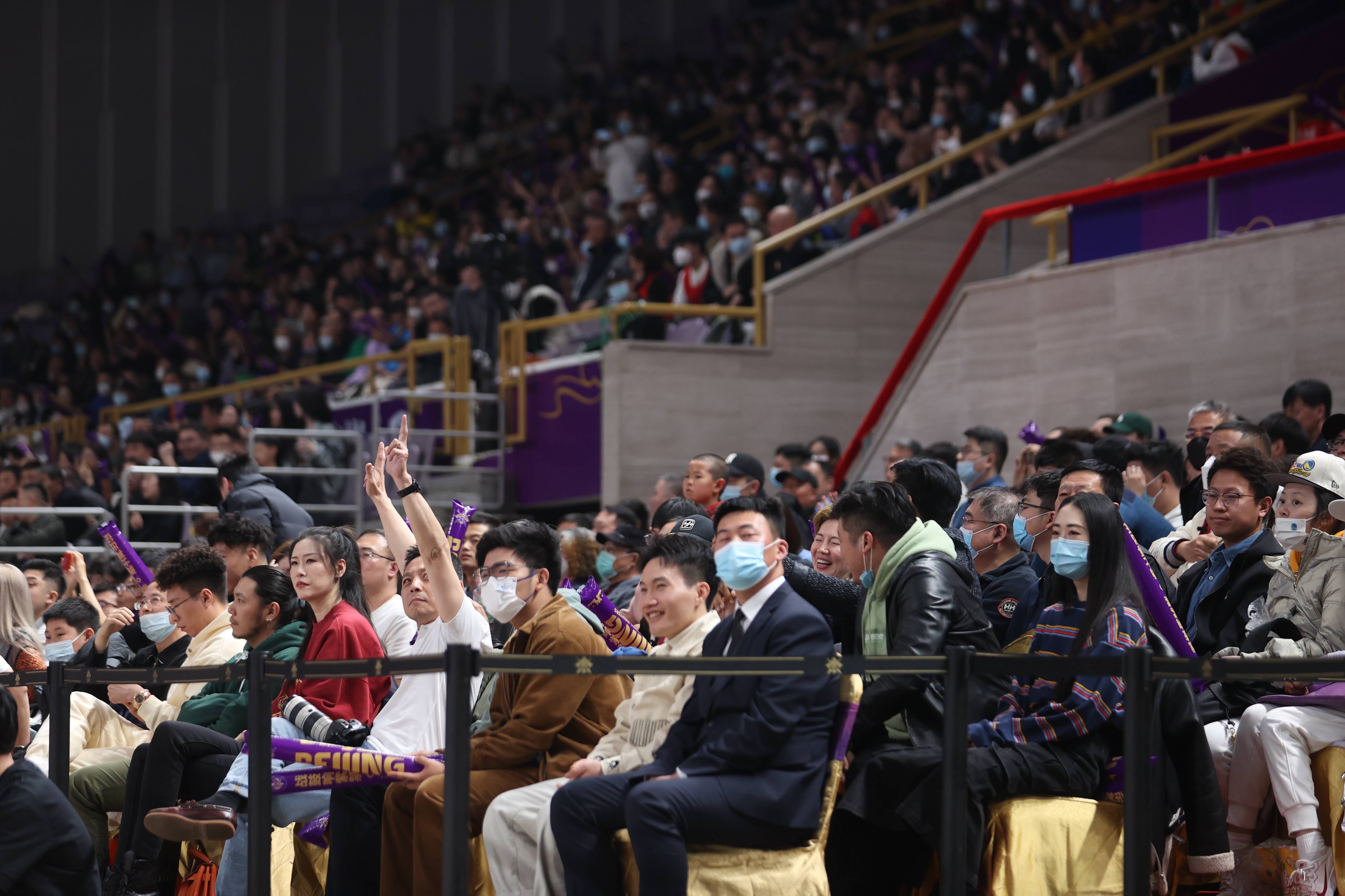 关于夺冠首场状态出色，中国队观众沸腾！，莎拉波娃重返赛场观众掌声雷动的信息AYX游戏入口